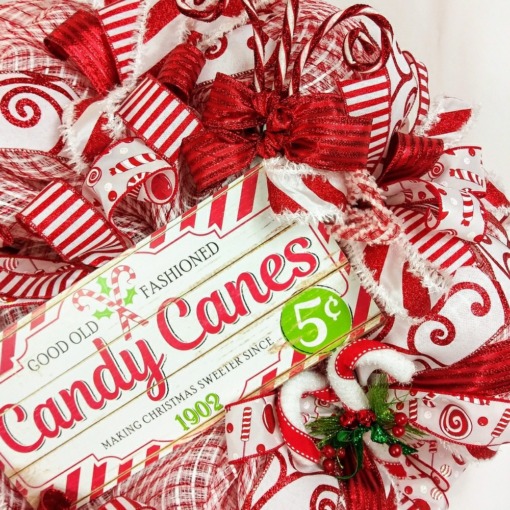 SOLD🎀Christmas Candy Cane Holiday Welcome Wreath - Picture 5 of 8